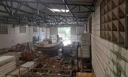 Barracão / Galpão / Depósito à venda na Rua José Alves Garcia, --, Marta Helena, Uberlândia