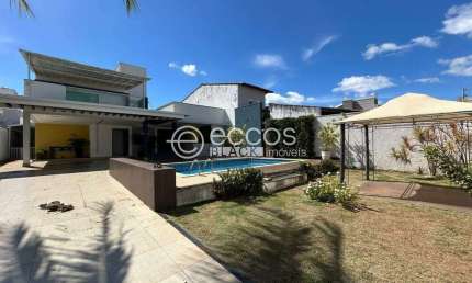 Casa à venda, 4 quartos, 2 suítes, 4 vagas, Jardim Karaíba - Uberlândia/MG