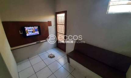 Casa para aluguel, 2 quartos, 2 suítes, Martins - Uberlândia/MG