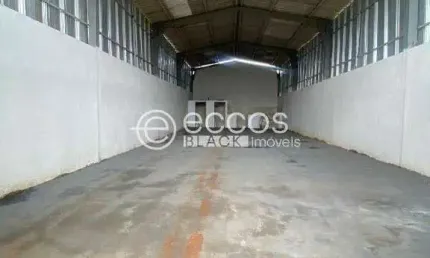 Casa à venda na Avenida do Corinto, --, Laranjeiras, Uberlândia