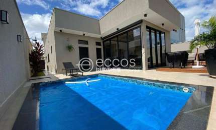 Casa em condomínio à venda, 3 quartos, 3 suítes, 2 vagas, Laranjeiras - Uberlândia/MG