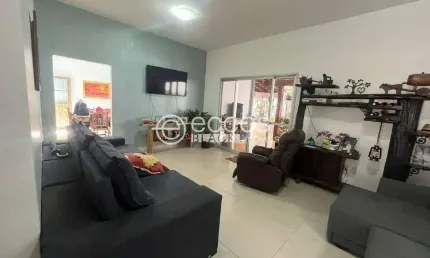 Casa à venda, 3 quartos, 2 suítes, 3 vagas, Santa Mônica - Uberlândia/MG