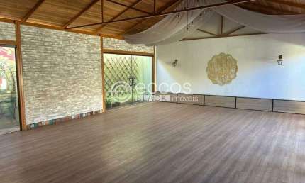 Casa à venda, 3 quartos, 2 vagas, Santa Mônica - Uberlândia/MG