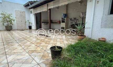 Casa à venda, 3 quartos, 1 suíte, 2 vagas, Vigilato Pereira - Uberlândia/MG