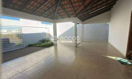 Casa para aluguel, 3 quartos, 1 suíte, 2 vagas, INTERLAGOS - ARAGUARI/MG