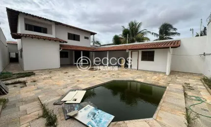 Casa à venda, 3 quartos, 3 suítes, 4 vagas, Custódio Pereira - Uberlândia/MG