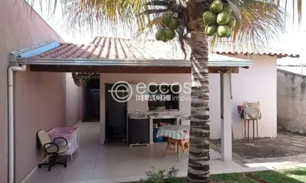 Casa à venda, 2 quartos, 2 vagas, Jardim Canaã - Uberlândia/MG
