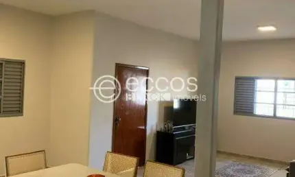 Casa à venda, 3 quartos, 1 suíte, 1 vaga, Osvaldo Rezende - Uberlândia/MG
