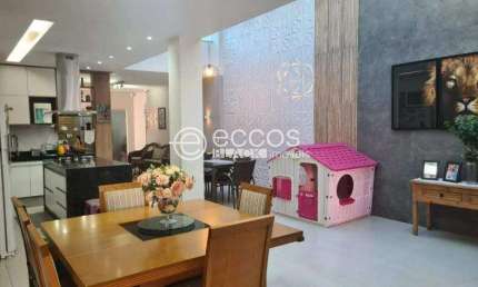 Casa à venda, 4 quartos, 1 suíte, 2 vagas, Santa Rosa - Uberlândia/MG