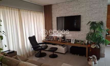 Casa em condomínio à venda, 3 quartos, 1 suíte, 3 vagas, Grand Ville - Uberlândia/MG