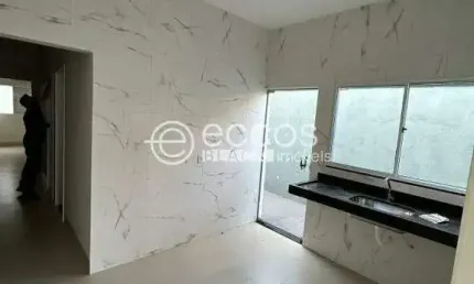 Casa à venda, 2 quartos, 1 suíte, 2 vagas, Jardim Canaã - Uberlândia/MG