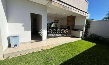 Casa em condomínio à venda, 3 quartos, 3 suítes, 2 vagas, Laranjeiras - Uberlândia/MG