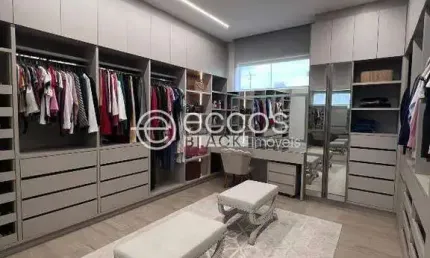 Chácara à venda, 4 quartos, 4 suítes, 2 vagas, Área Rural de Uberlândia - Uberlândia/MG