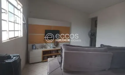 Casa à venda, 3 quartos, 1 suíte, 2 vagas, FABRÍCIO - UBERABA/MG