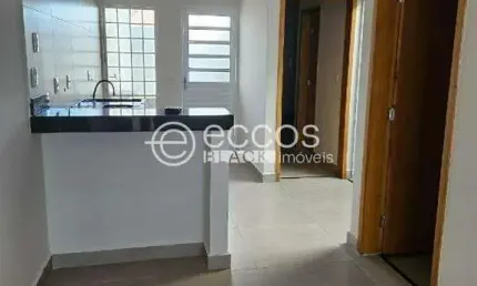 Casa à venda, 2 quartos, 1 suíte, 2 vagas, Jardim Ipanema - Uberlândia/MG