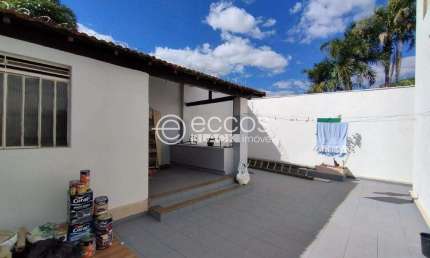 Casa à venda, 6 quartos, 1 suíte, 2 vagas, FABRÍCIO - UBERABA/MG