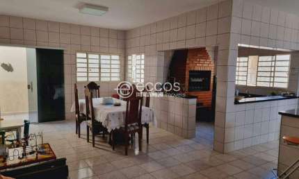 Casa à venda, 5 quartos, 2 suítes, 4 vagas, Presidente Roosevelt - Uberlândia/MG