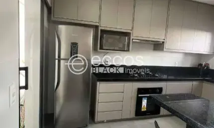 Casa à venda, 3 quartos, 1 suíte, 2 vagas, Novo Mundo - Uberlândia/MG