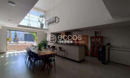 Casa à venda, 4 quartos, 2 suítes, 3 vagas, Cidade Jardim - Uberlândia/MG