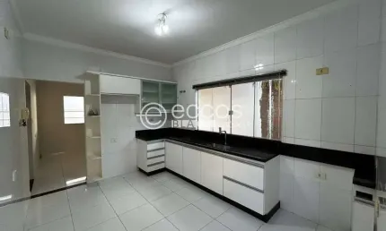 Casa à venda, 2 quartos, 1 suíte, 4 vagas, jardim botânico - uberlândia/mg