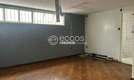 Casa comercial à venda, 2 vagas, Tabajaras - Uberlândia/MG