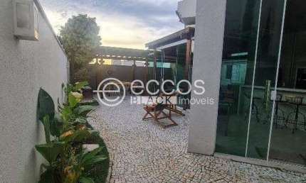 Casa em condomínio à venda, 5 quartos, 4 suítes, 2 vagas, Aclimação - Uberlândia/MG