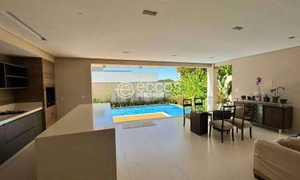 Casa em condomínio para aluguel, 3 quartos, 3 suítes, 1 vaga, Nova Uberlândia - Uberlândia/MG