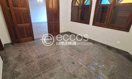 Casa à venda, 4 quartos, 2 suítes, 2 vagas, BOSQUE - ARAGUARI/MG