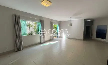 Casa à venda, 2 quartos, 2 suítes, 3 vagas, Morada da Colina - Uberlândia/MG