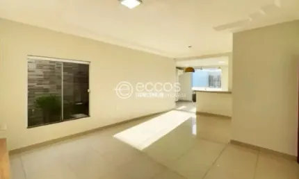 Casa para aluguel, 3 quartos, 1 suíte, 2 vagas, Segismundo Pereira - Uberlândia/MG