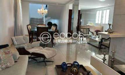 Cobertura à venda, 4 quartos, 2 suítes, 3 vagas, Vigilato Pereira - Uberlândia/MG