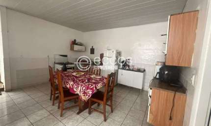 Casa para aluguel, 5 quartos, 1 suíte, 2 vagas, Osvaldo Rezende - Uberlândia/MG