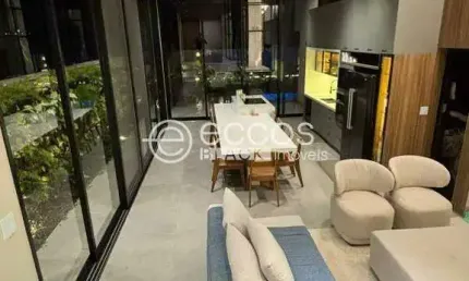 Casa em condomínio à venda, 3 quartos, 3 suítes, 2 vagas, Granja Marileusa - Uberlândia/MG