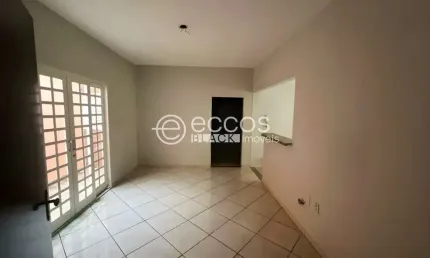 Casa para aluguel, 3 quartos, 1 suíte, 3 vagas, Jardim Patrícia - Uberlândia/MG