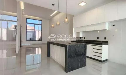 Casa para aluguel, 3 quartos, 1 suíte, 2 vagas, Alto Umuarama - Uberlândia/MG
