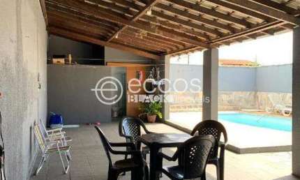 Casa para aluguel, 3 quartos, 1 suíte, 2 vagas, Santa Mônica - Uberlândia/MG