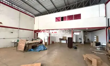 Barracão / Galpão / Depósito para alugar na Avenida Yuri Resende Miranda, --, Novo Mundo, Uberlândia