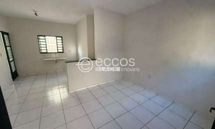 Casa para aluguel, 2 quartos, 1 suíte, 1 vaga, Marta Helena - Uberlândia/MG