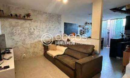 Casa para aluguel, 3 quartos, 1 suíte, 2 vagas, São Jorge - Uberlândia/MG