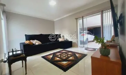 Casa à venda, 2 quartos, 1 suíte, 3 vagas, Jardim Itália - UBERABA/MG