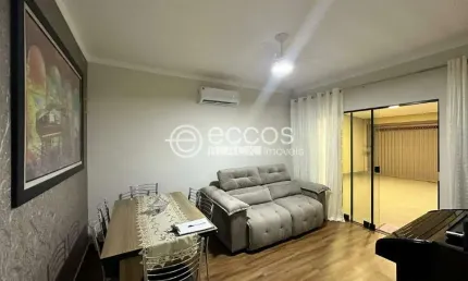 Casa à venda, 2 quartos, 2 vagas, Parque Colibri - UBERABA/MG