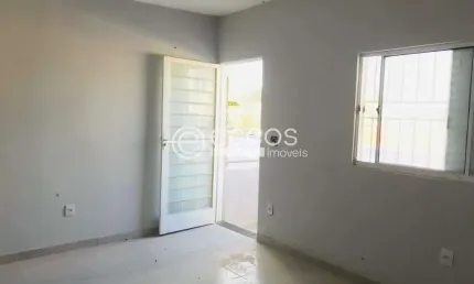 Casa para aluguel, 3 quartos, 2 suítes, 1 vaga, Lídice - Uberlândia/MG