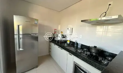 Apartamento à venda, 2 quartos, 1 suíte, 1 vaga, Santa Mônica - Uberlândia/MG