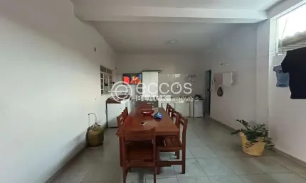 Casa à venda, 3 quartos, 1 suíte, 2 vagas, Jardim Europa - Uberlândia/MG
