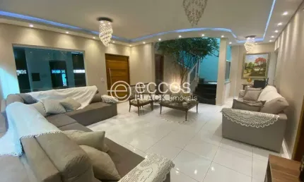 Casa à venda, 3 quartos, 3 suítes, 3 vagas, GOIÁS - ARAGUARI/MG