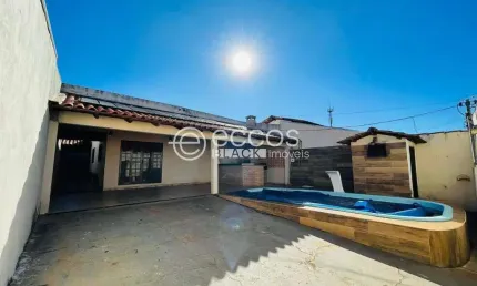 Casa para aluguel, 3 quartos, 1 suíte, 1 vaga, Nova Uberlândia - Uberlândia/MG