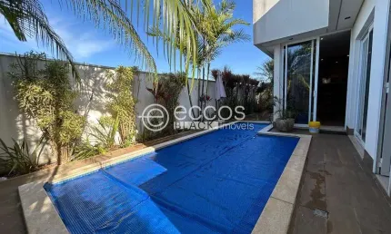 Casa em condomínio à venda, 3 quartos, 3 suítes, 2 vagas, Granja Marileusa - Uberlândia/MG