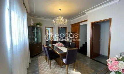 Casa à venda, 3 quartos, 1 suíte, 2 vagas, centro - araguari/mg