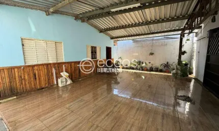 Casa à venda, 2 quartos, 3 vagas, mansour - uberlândia/mg