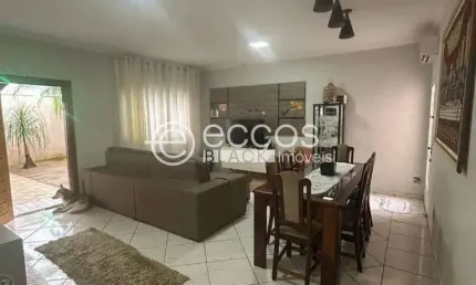 Casa à venda, 3 quartos, 1 suíte, 2 vagas, jardim nenê gomes - uberaba/mg